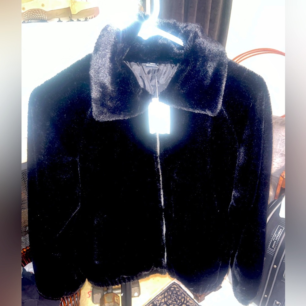 NWT Windsor faux fur coat size medium